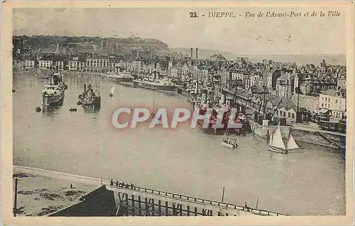 Ansichtskarte AK Dieppe vue de l avant port et de la ville Bateaux