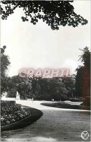 Cartes postales moderne Compiegne (Oise) Un Coin du Parc du Palais