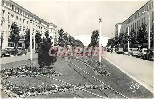 Cartes postales moderne Royan (Ch Mme) Avenue Aristide Briand Au Fond Le Marche Automobile