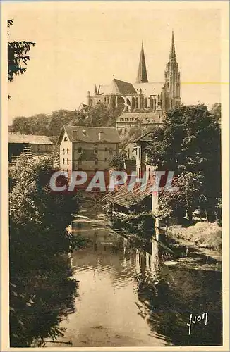 Ansichtskarte AK Chartres (Eure et Loir) La Cathedrale et les Rives de l'Eure