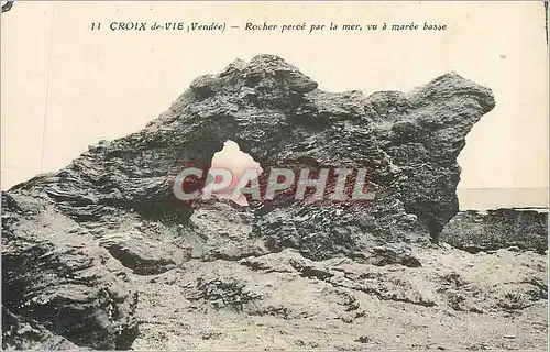 Cartes postales Croix de Vie (Vendee) Rocher perce par la Mer Vu du Maree Basse