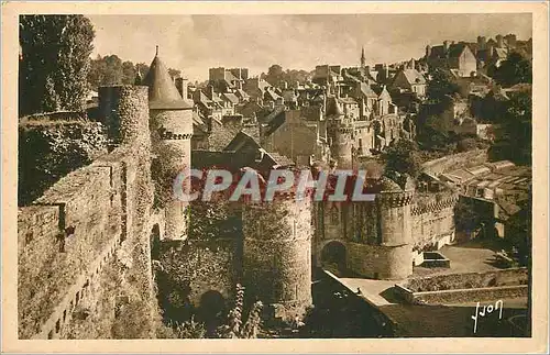 Cartes postales Fougeres (Ille et Vilaine) Le Chateau porte Notre Dame et la Ville Haute
