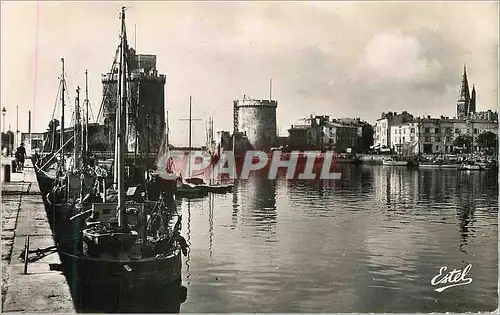 Moderne Karte La Rochelle Le Port et les Tours St Nicolas de la Chaine de la Lanterne Bateaux de peche