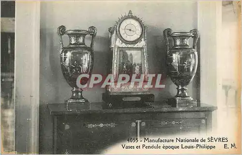 Ansichtskarte AK Manufacture Nationale de Sevres Vases et Pendule Epoque Louis Philippe