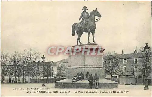 Ansichtskarte AK La Roche sur Yon Vendee La Place d Armes Statue de Napoleon