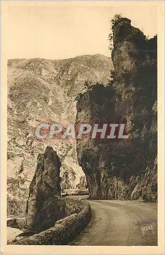 Ansichtskarte AK Gorges du Tarn De Ste Enimie a la Malene la route tres sinueuse longe de hautes falaises vertica