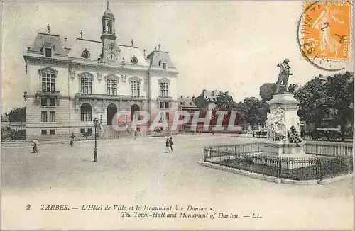 Ansichtskarte AK Tarbes L Hotel de Ville et le Monument a Danton