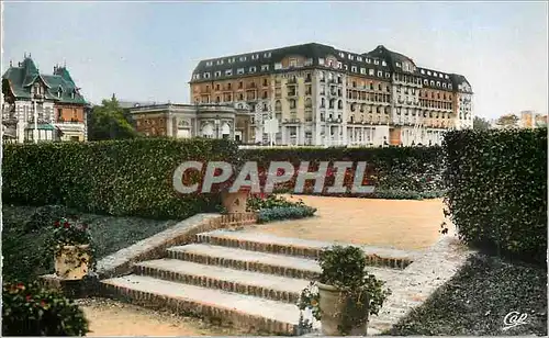 Cartes postales moderne Deauville Plage Fleurie Le Royal Hotel Wybo arch vu des Jardins