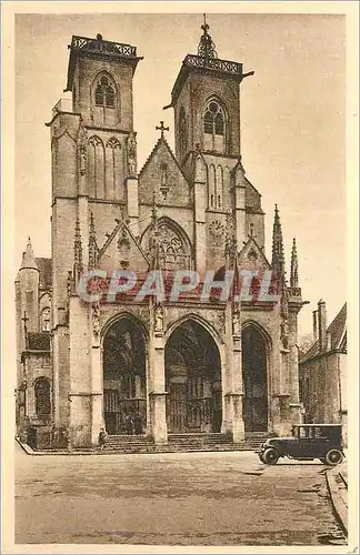 Ansichtskarte AK Semur Facade de l Eglise Notre Dame Mon hist Automobile