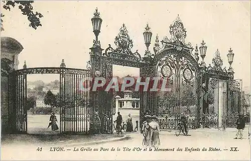 Cartes postales Lyon La Grille au Parc de la Tete d Or et le Monument des Enfants du Rhone