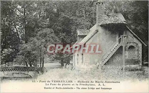 Cartes postales Parc de Versailles Hameau de Marie Antoinette Le Pont de pierre et le Presbytere