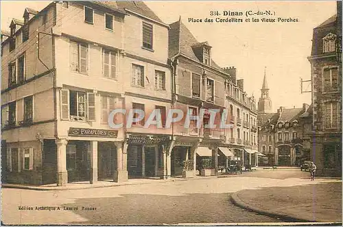 Ansichtskarte AK Dinan C du N Place des Cordellers et les vieux Porches Parapluies