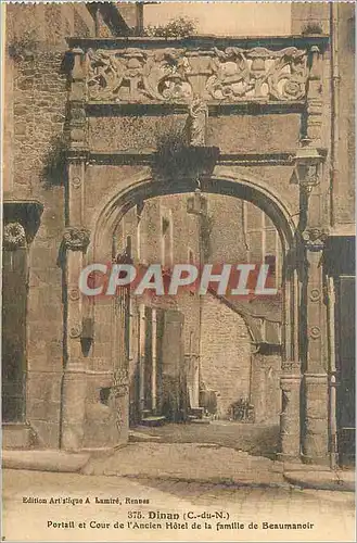 Cartes postales Dinan C du N Portail et Cour de l Ancien Hotel de la familie de Beaumanoir