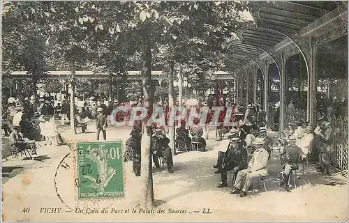 Cartes postales Vichy Un Coin du Parc et le Palais des Sources