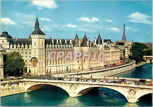 Cartes postales moderne Paris La Conciergerie et la Seien a l'Arriere plan La Tour Eiffel