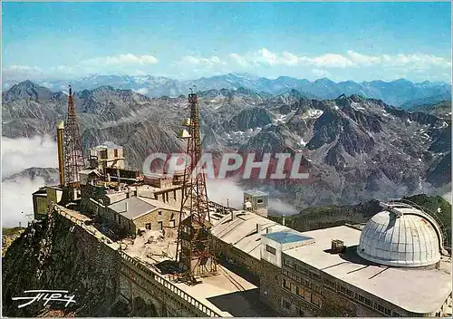 Cartes postales moderne Les Pyrenees L'Observatoire du Pic du Midi de Bigorre (2860 m) devant la Chaine des Pyrenees