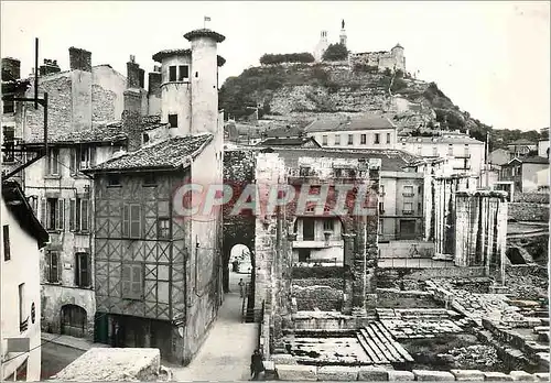 Cartes postales moderne Vienne sur le Rhone (Isere) Le Portique du Forum et la Colline de Pipet