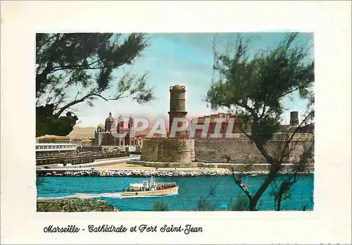 Cartes postales moderne Marseille Le Carrefour du Monde Cathedrale et Fort Saint Jean Bateau