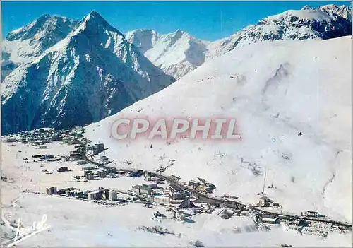 Moderne Karte Les Deux Alpes (Isere) Vue d'Ensemble de la Station et des Pistes au fond le Massif du Pelvoux