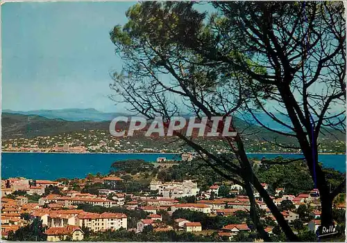 Cartes postales moderne Saint Tropez (Var) La Cote des Maures Vue sur la Citadelle L'Hotel Byblos Au Loin Sainte Maxime
