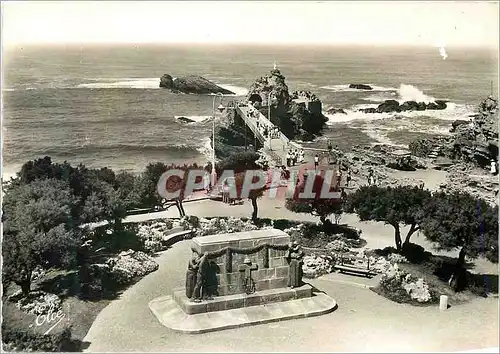 Cartes postales moderne Biarritz Le Monument aux Morts et le Rocher de la Vierge