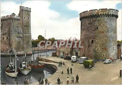 Cartes postales moderne La Rochelle (Ch Mme) L'Entree du Port Bateaux de peche