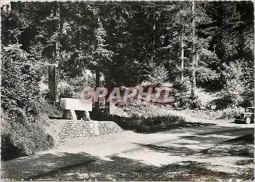 Cartes postales moderne Route d'Oyonnax a Echallon La Foret de Sapins et le Monument