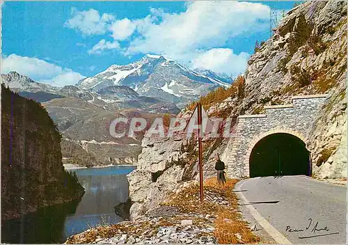 Cartes postales moderne Tignes Val d'Isere Lac du Chevril Sortie du Tunel Au Fond le Mont Pourri
