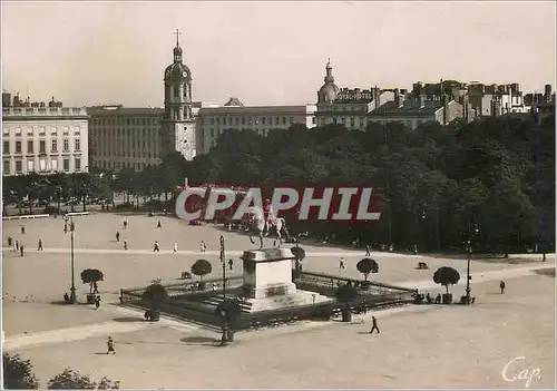 Cartes postales moderne Lyon Place Bellecour