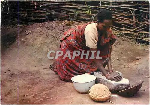 Cartes postales moderne Couleur du Burundi La Mouture du Sorgho Femme