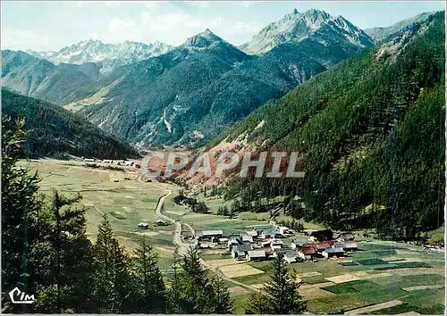 Cartes postales moderne Arvieux (Htes Alpes) Sur la Route du Col d'Izoard Au Fond La Chalp