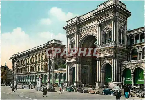 Cartes postales moderne Milano Place du Dome Entree a la Galerie