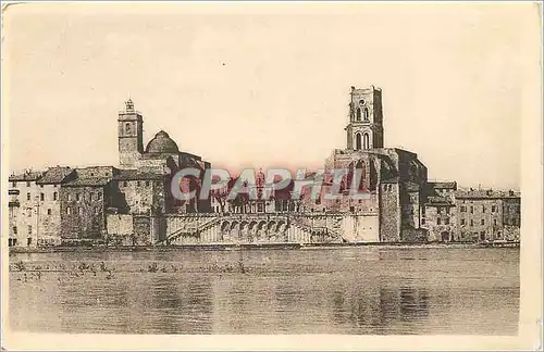 Cartes postales Pont Saint Esprit (Gard) Les Escaliers St Pierre et les trois Eglises