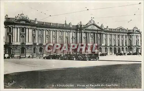 Cartes postales moderne Toulouse Place et Facade du Capitole Automobile