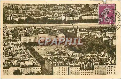 Ansichtskarte AK Lyon Vue d'ensemble sur la Plage Bellecour A Gauche Rue et Place Bellecour Rue de Barre