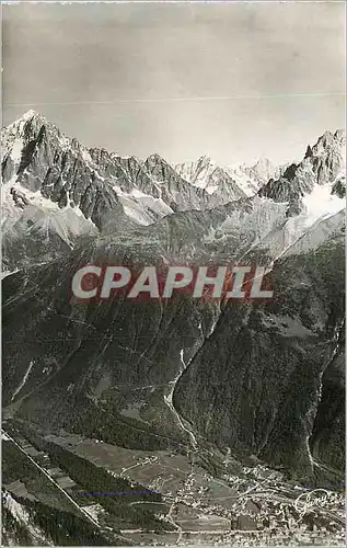 Cartes postales moderne Chamonix Mt Blanc (1050 m) Haute Savoie L'Aiguille Verte (4121 m) et la Ville vues du Brevent (2