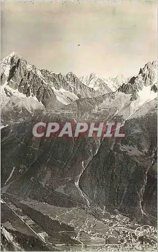 Cartes postales moderne Chamonix Mt Blanc (1050 m) Hte Savoie L'Aiguille Verte (4121 m) et la Ville vues du Brevent (252
