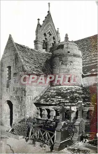 Cartes postales moderne Tregastel (C du N) l'Eglise (XIIe s) et l'Ossuaire