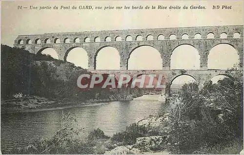 Cartes postales Une Partie du Pont du Gard vue prise sur les Bords de la Rive Droite du Gardon
