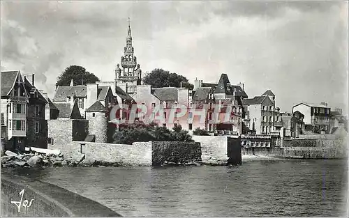 Cartes postales moderne Roscoff (Finistere) les Maisons du Port Dominees par l'Elegante Fleche Renaissance du Clocher de