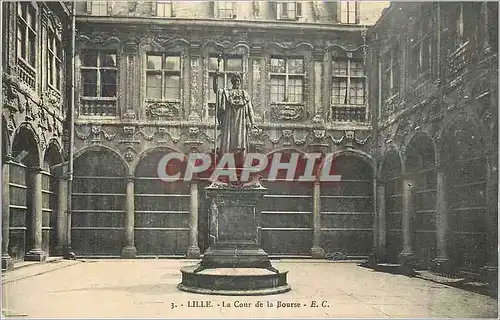 Cartes postales Lille la Cour de la Bourse