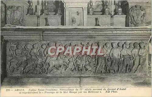 Cartes postales Arles Eglise Sint Trophime  Sarcophage du IVe Siecle servant de devant d'Autel et representant l