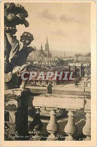 Cartes postales Nancy Perspective sur l'Arc de Triomphe et St Epver