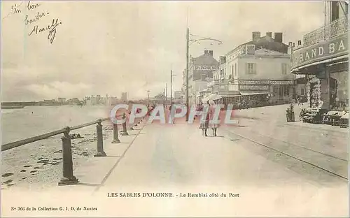 Cartes postales Les Sables d'Olonne Le Remblai cote du Port Grand Bazar