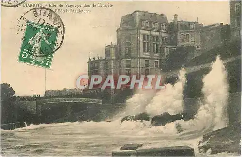 Cartes postales Biarritz Effet de Vague pendant la Tempete en face de l'Hotel d'Angleterre