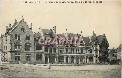 Cartes postales Amiens Groupe de Maisons en face de la Cathedrale
