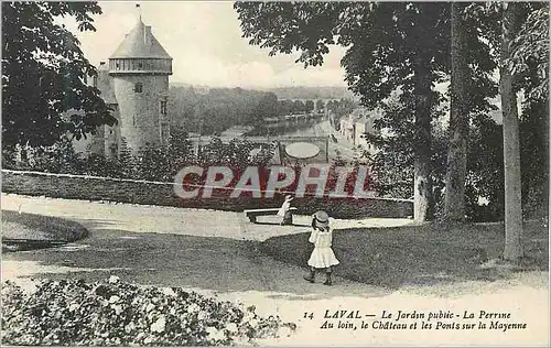 Ansichtskarte AK Laval Le Jardin public La Perrine Au loin le Chateau et les Ponts sur la Mayenne