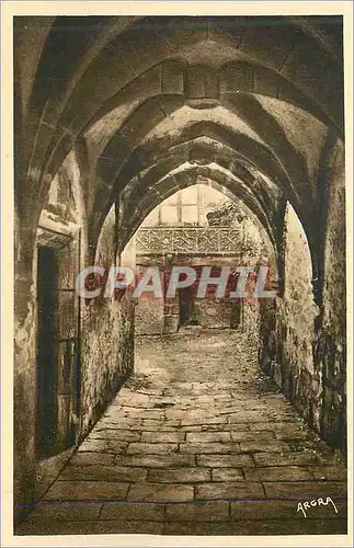 Cartes postales Saler (Cantal) Passage voute et Cour de la Maison de Brages (XVIe s)