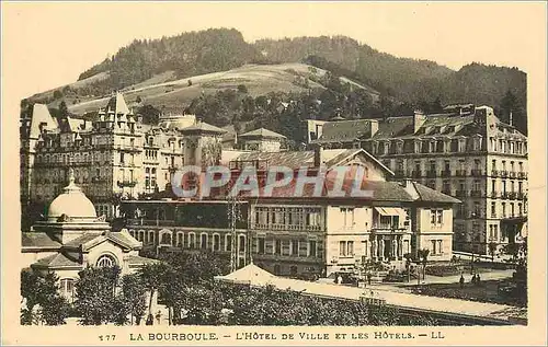 Cartes postales La Bourboule l'Hotel de Ville et les Hotels
