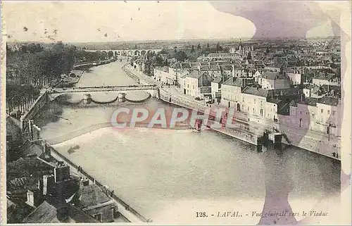 Ansichtskarte AK Laval Vue generale vers le Viaduc